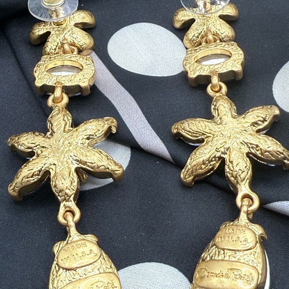 Oscar de la Renta Blue Floral Crystal Drop Earrings - Picture 4 of 5